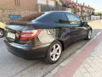 Usado Mercedes C200 122 CV (89 kW) 2007 Negro Berlina