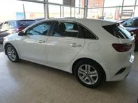 Usado Kia Ceed 120 CV (88 kW) 2021 Blanco Utilitario