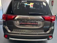 Usado Mitsubishi Outlander P-HEV 203 CV (149 kW) 2016 Gris / plata SUV