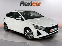 Usado Hyundai i20 101 CV (74 kW) 2024 Blanco Berlina