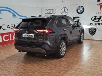 Usado Toyota RAV4 Hybrid Luxury 218 CV (160 kW) 2021 Gris / plata SUV