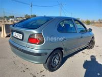 Usado Renault Mégane 110 CV (80 kW) 1999 Gris / plata Berlina
