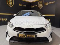 Używany Kia Ceed 120 KM (88 kW) 2024 Biały Hatchback