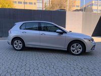 Usado VW Golf VIII 110 CV (80 kW) 2022 Gris / plata Berlina