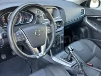 Usado Volvo V40 Momentum 120 CV (88 kW) 2018 Azul Berlina