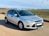 Usado Ford Focus Trend 95 CV (69 kW) 2011 Gris / plata Berlina