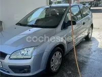 Usado Ford Focus Trend 90 CV (66 kW) 2005 Azul Berlina