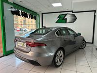 Usado Jaguar XE R-Dynamic 180 CV (132 kW) 2020 Gris / plata Berlina