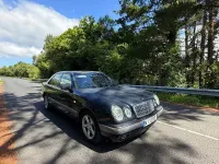 Usado Mercedes E290 Classic 129 CV (94 kW) 1998 Azul Berlina