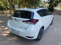 Usado Toyota Auris Hybrid 136 CV (100 kW) 2015 Blanco Berlina