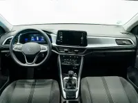Usado VW T-Roc Life 150 CV (110 kW) 2024 Gris plata SUV