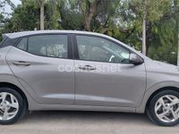 Usado Hyundai i10 67 CV (49 kW) 2022 Beige Utilitario