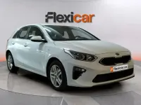 Usado Kia Ceed 136 CV (100 kW) 2021 Blanco Utilitario