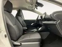 Usado Toyota Yaris Hybrid Active 116 CV (85 kW) 2023 Blanco Berlina