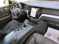 Usado Volvo V60 197 CV (144 kW) 2023 Negro Familiar