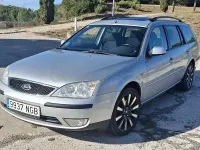 Usado Ford Mondeo Ghia 145 CV (106 kW) 2003 Gris / plata Familiar