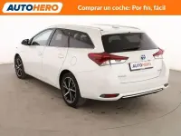 Usado Toyota Auris Hybrid Edition 136 CV (100 kW) 2018 Blanco Familiar