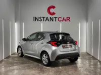 Usado Toyota Yaris 125 CV (91 kW) 2023 Gris / plata Utilitario