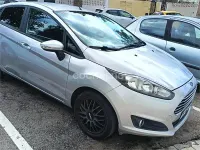 Usado Ford Fiesta Trend 75 CV (55 kW) 2015 Gris / plata Utilitario