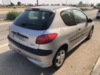 Usado Peugeot 206 90 CV (66 kW) 2001 Gris Utilitario