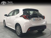 Usado Toyota Yaris Hybrid Active 116 CV (85 kW) 2022 Blanco Berlina