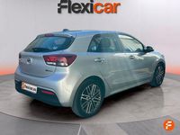 Usado Kia Rio 120 CV (88 kW) 2021 Gris Berlina