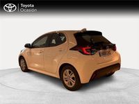 Usado Toyota Yaris Hybrid Active 116 CV (85 kW) 2022 Blanco Berlina