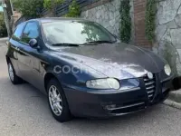 Usado Alfa Romeo 147 Distinctive 140 CV (102 kW) 2004 Azul Utilitario