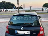 Usado Renault Clio II Authentique 75 CV (55 kW) 2005 Negro Berlina