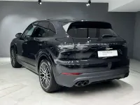 Usado Porsche Cayenne E-Hybrid 462 CV (339 kW) 2021 Negro SUV