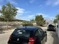 Usado BMW 116 115 CV (84 kW) 2010 Negro Utilitario