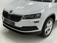 Usado Skoda Karoq Ambition 150 CV (110 kW) 2022 Blanco SUV