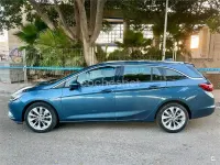 Usado Opel Astra Excellence 136 CV (100 kW) 2017 Azul Familiar