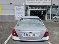Usado Ford Mondeo Ghia 170 CV (125 kW) 2001 Gris / plata Berlina