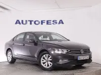 Usado VW Passat 122 CV (89 kW) 2022 Gris Familiar