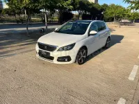 Usado Peugeot 308 Allure 130 CV (95 kW) 2018 Blanco Berlina