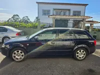 Usado Audi A4 130 CV (95 kW) 2004 Azul Familiar
