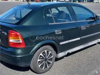 Usado Opel Astra Club 68 CV (50 kW) 1999 Verde Berlina