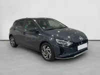 Usado Hyundai i20 100 CV (73 kW) 2025 Gris / plata Utilitario