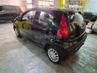 Usado Peugeot 107 68 CV (50 kW) 2006 Negro Utilitario
