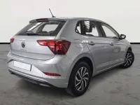 Usado VW Polo 95 CV (69 kW) 2023 Plateado Utilitario