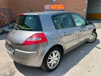 Usado Renault Mégane III Dynamique 105 CV (77 kW) 2008 Gris / plata Berlina