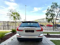 Usado Volvo XC60 Momentum 190 CV (139 kW) 2020 Gris / plata SUV