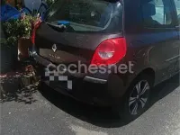Usado Renault Clio II 75 CV (55 kW) 2010 Negro Berlina