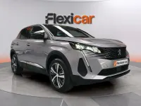 Usado Peugeot 3008 Allure 136 CV (100 kW) 2024 Gris SUV