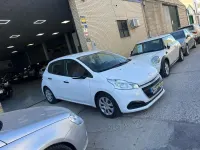 Usado Peugeot 208 Access 75 CV (55 kW) 2017 Blanco Utilitario