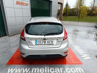 Usado Ford Fiesta Trend 70 CV (51 kW) 2011 Gris / plata Berlina