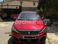 Usado Peugeot 308 130 CV (95 kW) 2018 Rojo Berlina