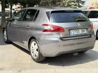 Usado Peugeot 308 Allure 130 CV (95 kW) 2017 Gris / plata Berlina