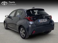 Usado Toyota Yaris Hybrid Active 116 CV (85 kW) 2024 Gris / plata Berlina